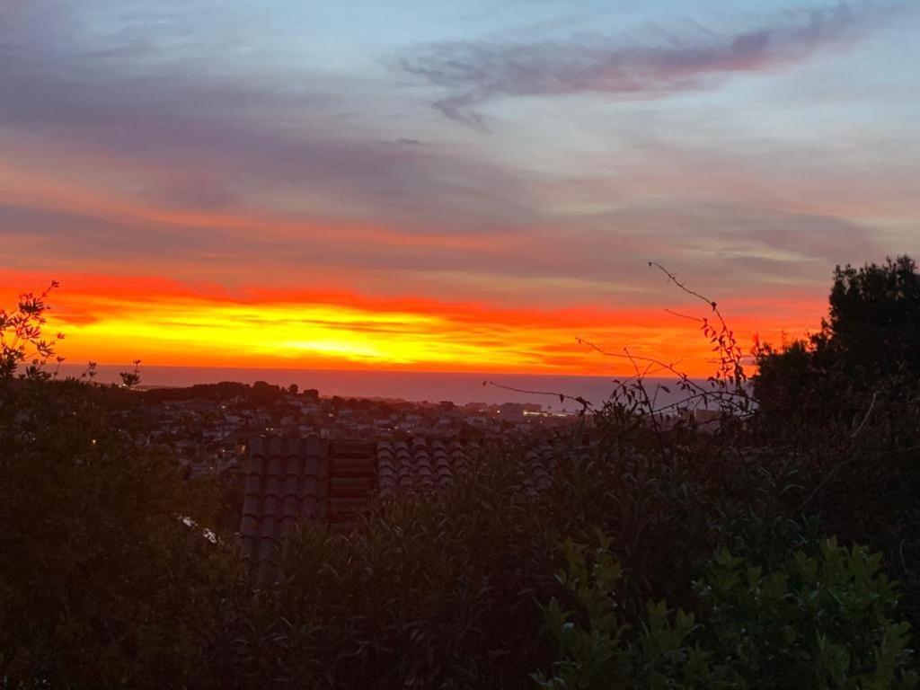 Precioso Apartamento Con Vista Al Mar Calafell Exteriör bild